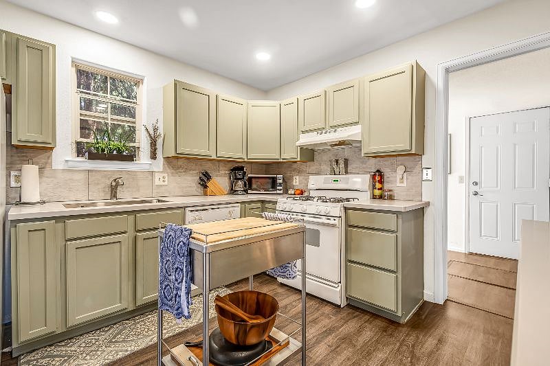 Furnished Finder property 416981_1 photo 9