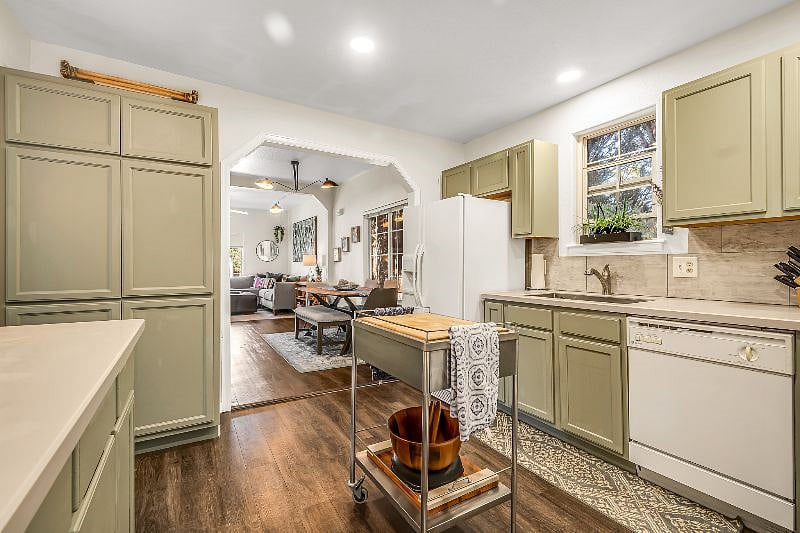 Furnished Finder property 416981_1 photo 11
