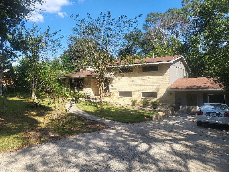 Double-wide, long driveway, plus 2-3 parking spots avail on street.