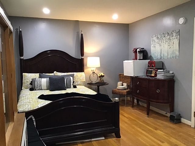 Fridge, toaster, bake/ broiler, juicer, 2nd Kuerig. More.
Bedroom/ unit #2