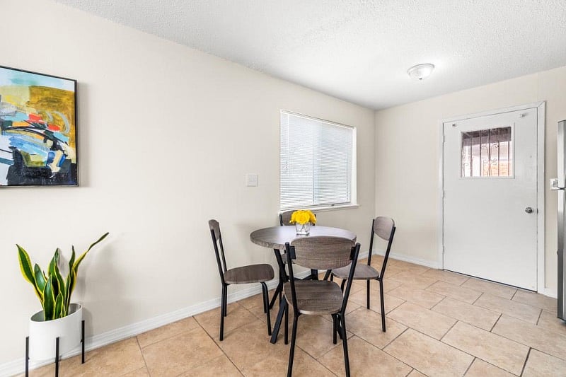 Furnished Finder property 417116_1 photo 2