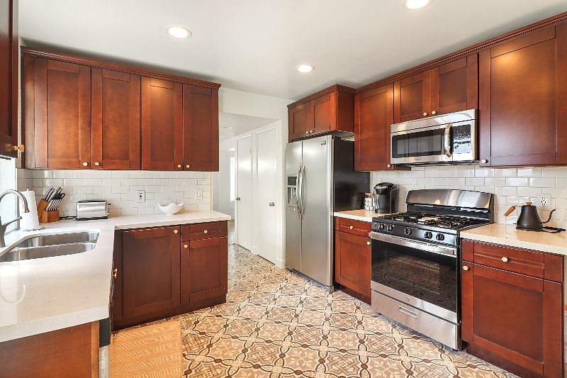 Unleash your inner chef in this fully-equipped kitchen.
