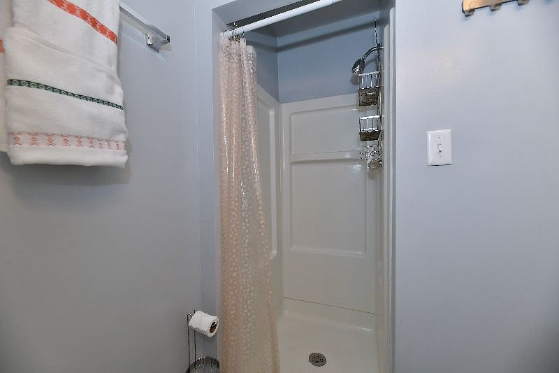 Standing shower