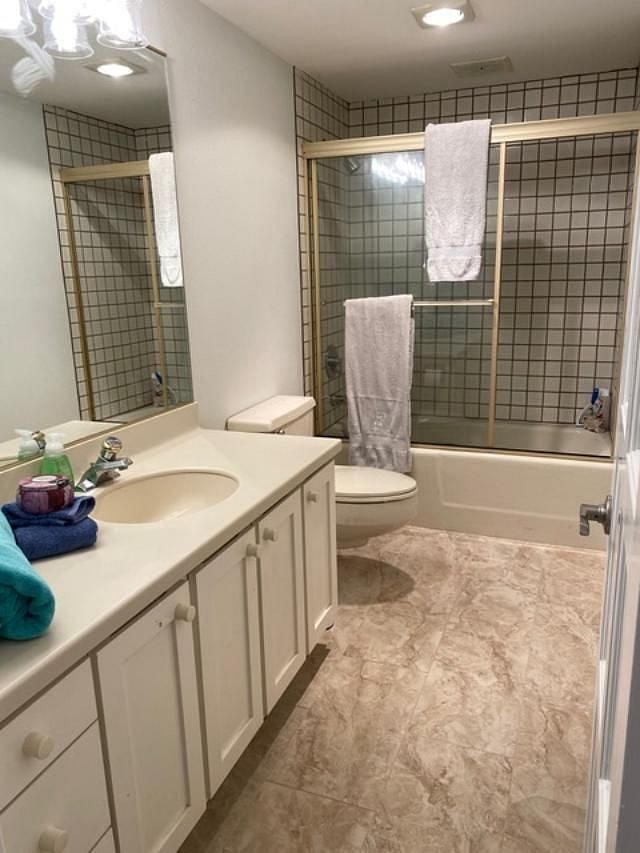 Second bath with tub and shower