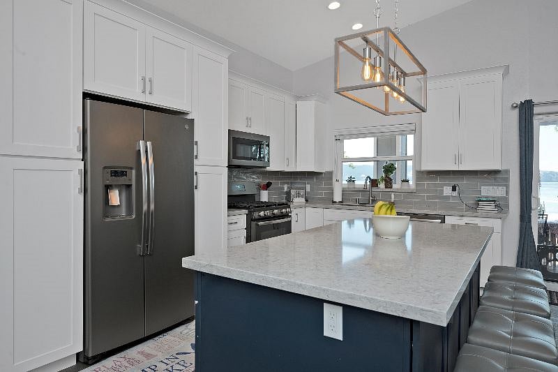 Kitchen IslandDining Area