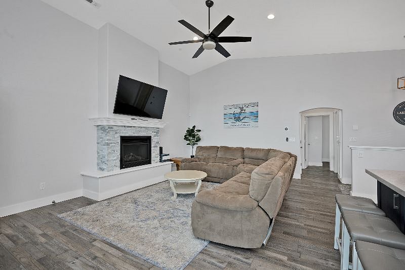 Furnished Finder property 417784_1 photo 10
