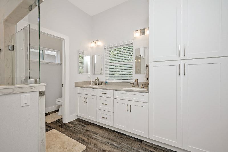 Master Bathroom / Walk In Shower