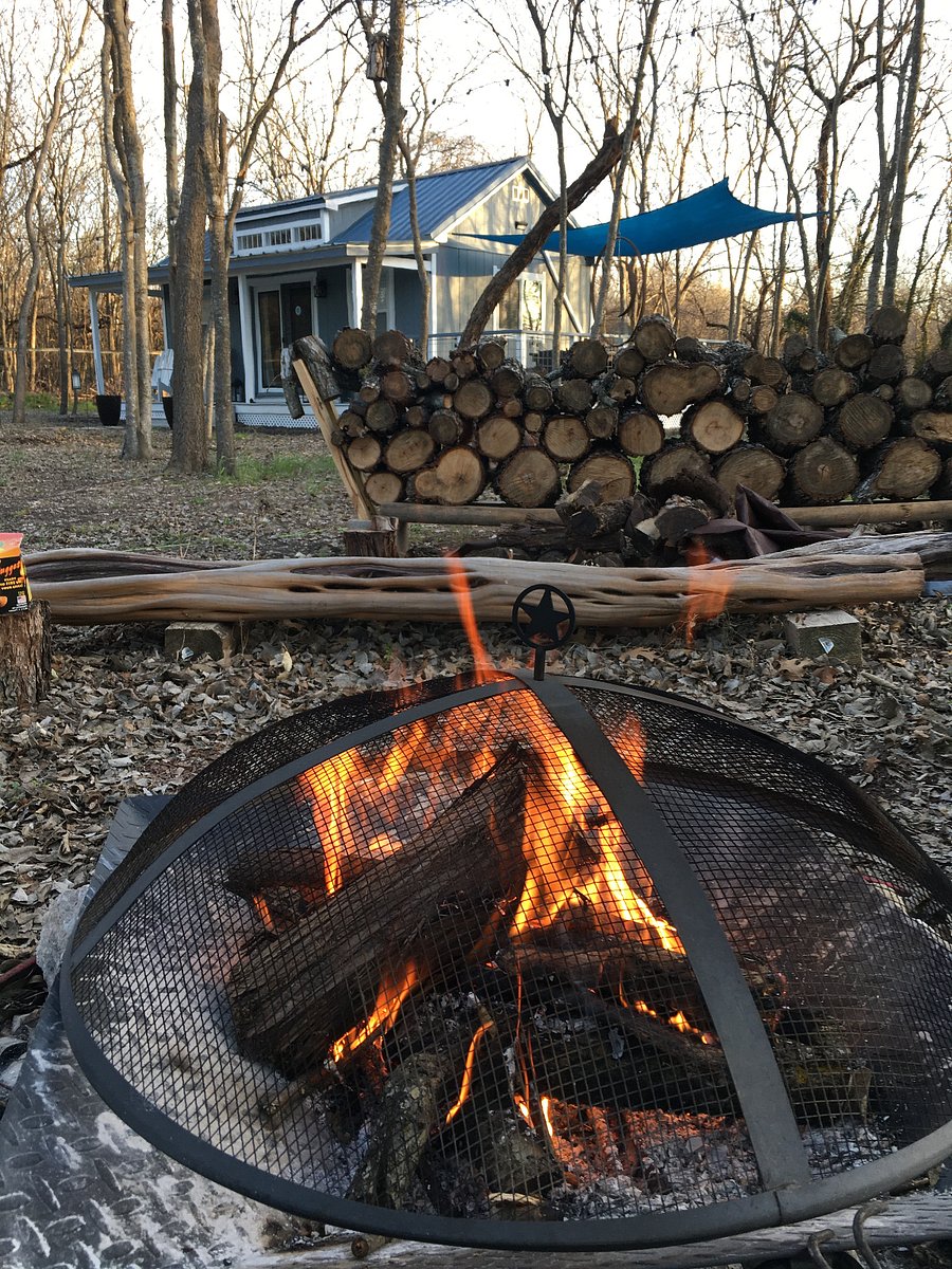 Outdoor fire pit