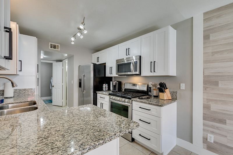 Furnished Finder property 418093_1 photo 18