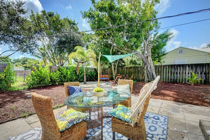 Furnished Finder property 418100_1 photo 27