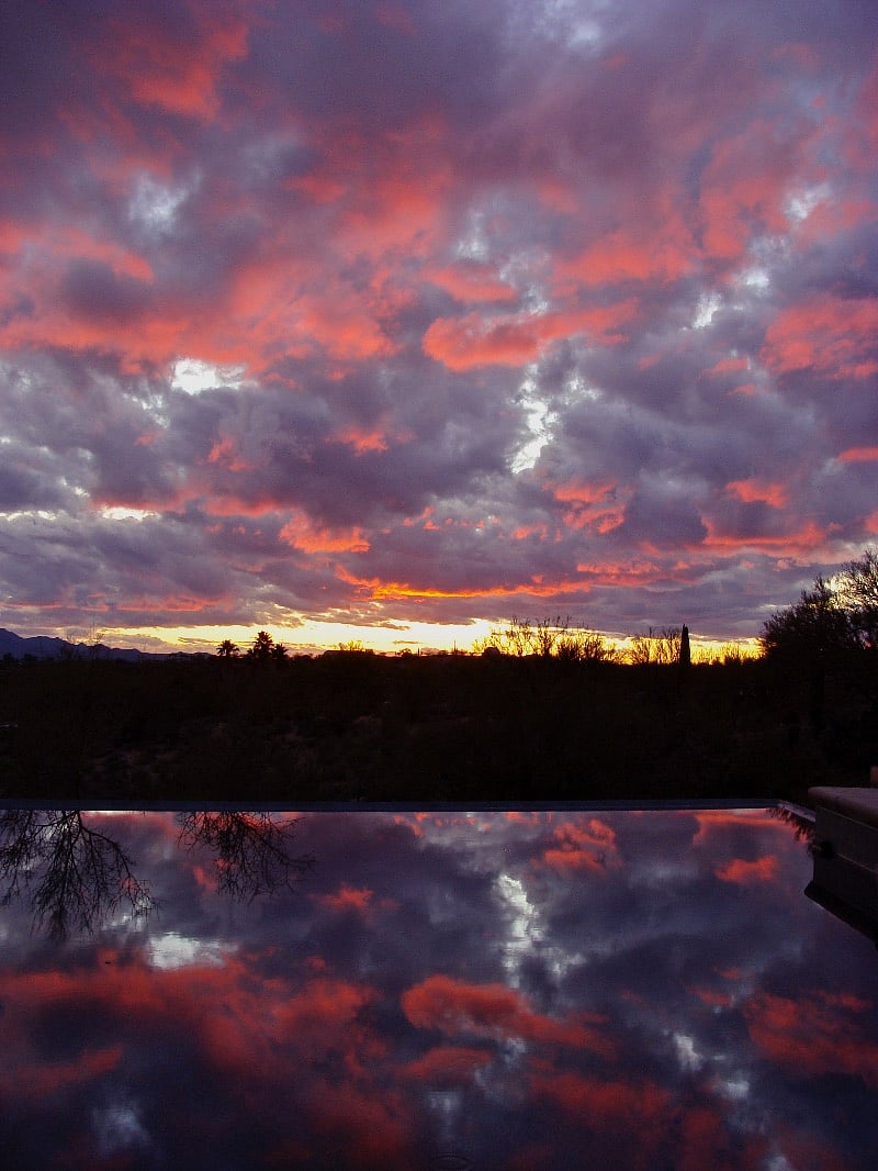...the reflection off the pool is so pretty...