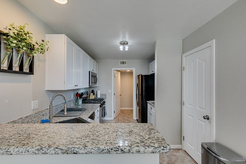 Furnished Finder property 418135_1 photo 17