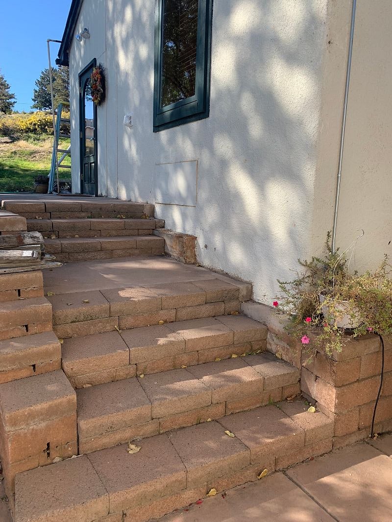 Steps to the patio off to the side of the entry.