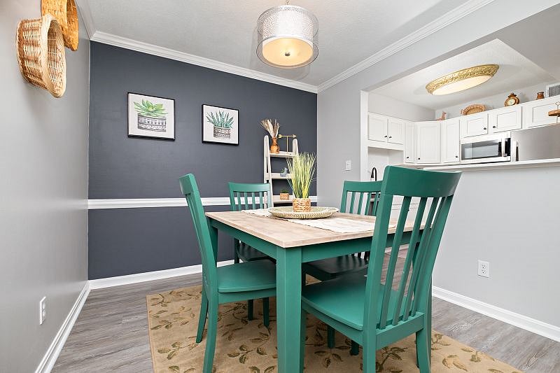 Eat in dining area with 4 chairs