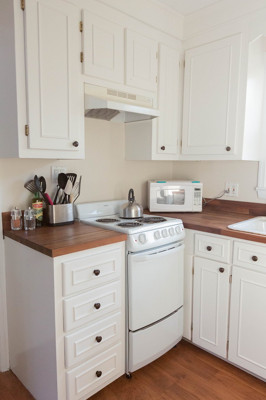Full kitchen with full stove and oven, microwave, toaster, coffeemaker