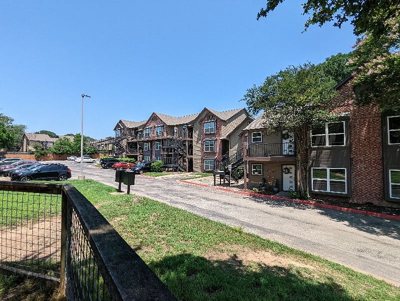 Safe, clean condo complex with outdoor area and grill for your use