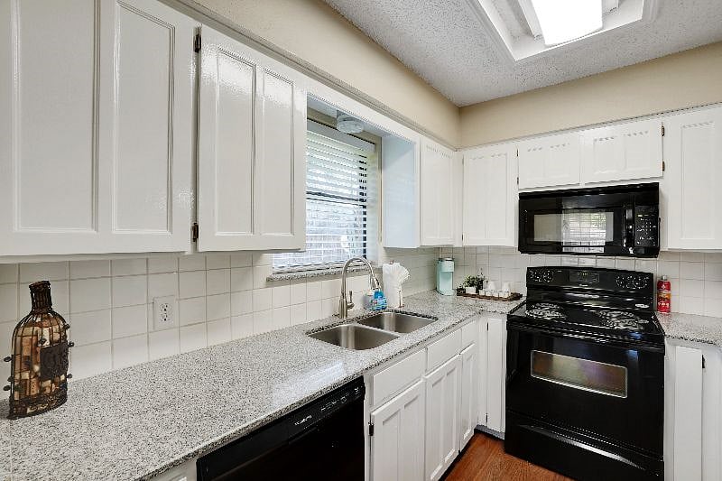 Furnished Finder property 418729_1 photo 17