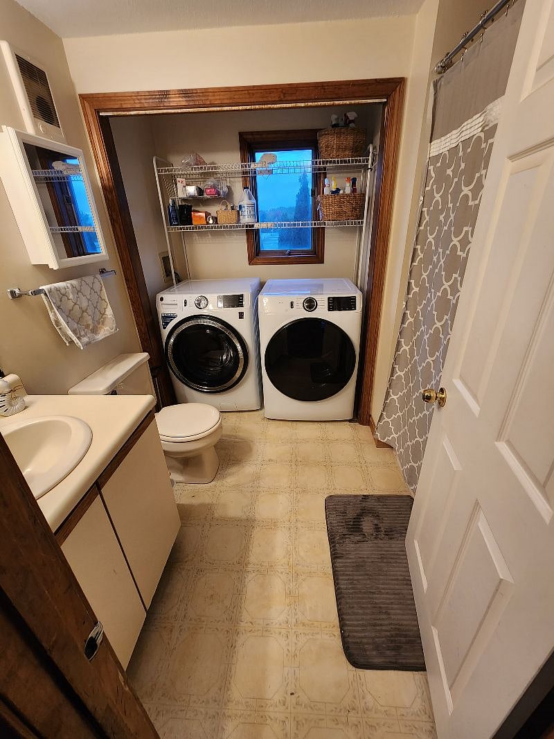 UPSTAIRS FULL BATH WITH NEW LAUNDRY APPIANCES