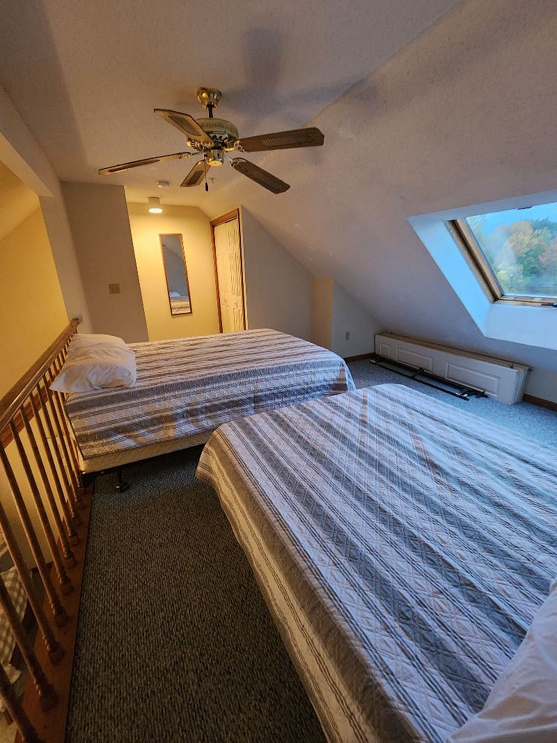 LOFT WITH TWO QUEEN BEDS