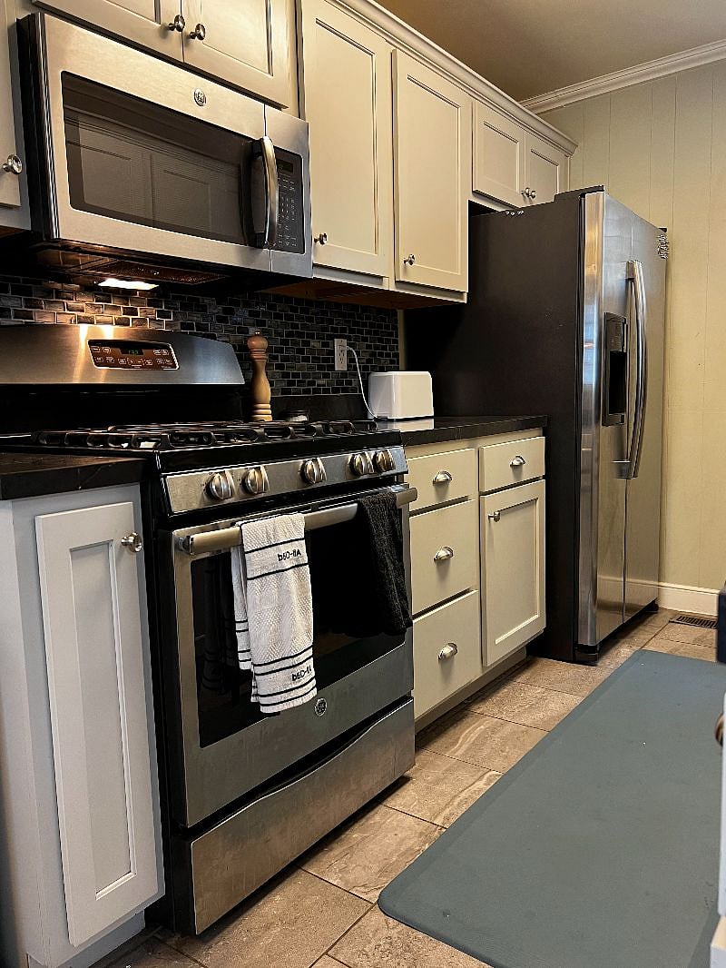 Kitchen detail.