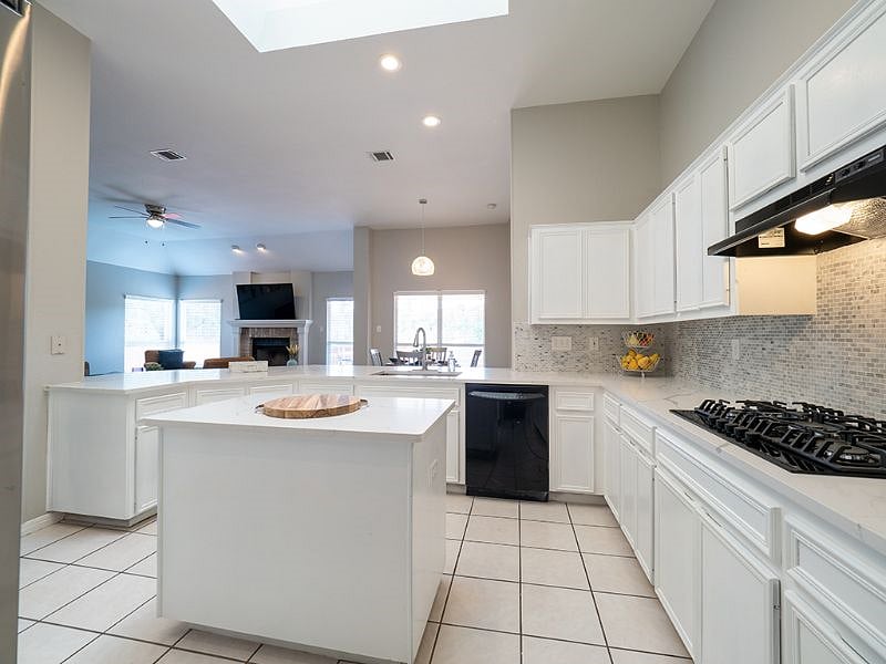 Furnished Finder property 419213_1 photo 13