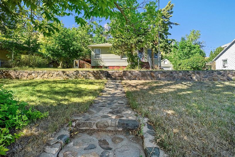 Close to parks, lakes, and outdoor spaces, perfect for relaxing after long shifts.