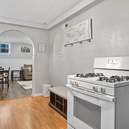 This fully equipped kitchen is perfect for travel nurses and professionals who enjoy cooking at home.