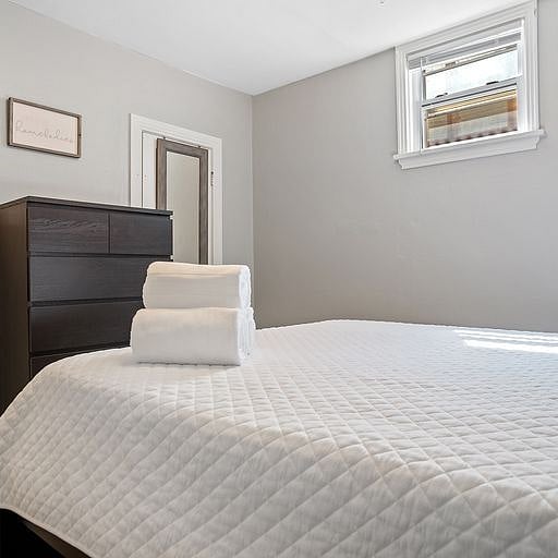 Both bedrooms are fully equipped with comfortable beds, soft linens, and fresh towels, ensuring a restful nights sleep after a long day.