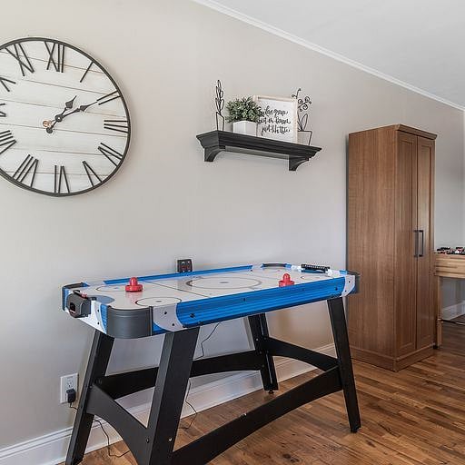 In addition to digital entertainment, the room features a foosball table and a hockey table, providing hours of fun and a lively atmosphere for guests of all ages.
