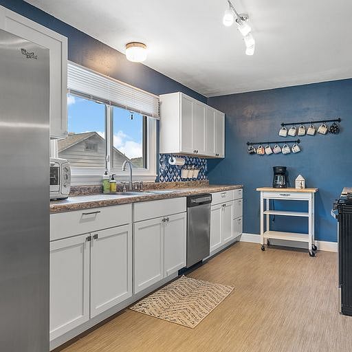 Whether you enjoy cooking or just reheating leftovers, the kitchen provides everything to make your stay easy and convenient.