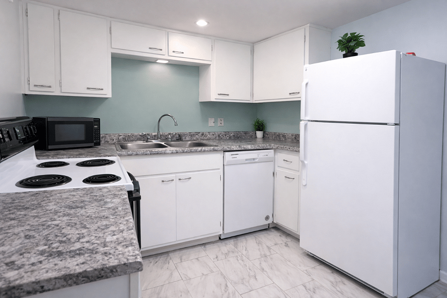 Large full size kitchen. Includes Microwave, Coffee Machine, Full size stove/oven, dishes, pots+pans.
