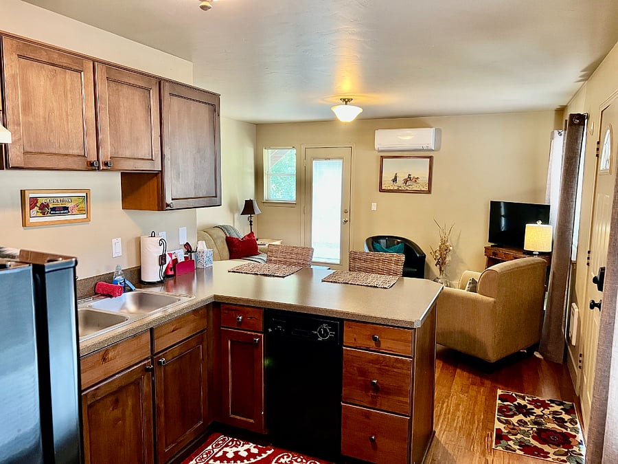 Furnished Finder property 419494_2 photo 3