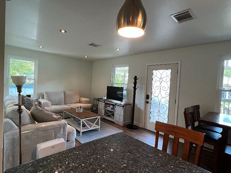 Furnished Finder property 419535_1 photo 3