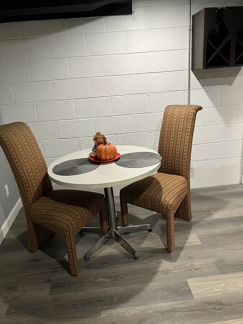 Dining area or additional workspace