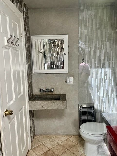 Modern bathroom
