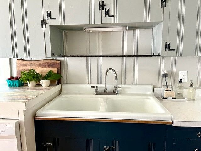 Large vintage double sink
