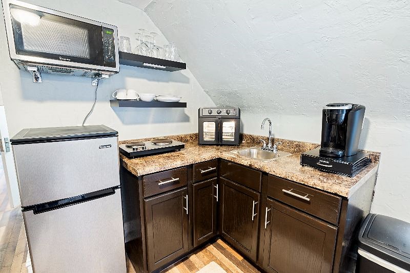Hot plate, microwave, and air fryer oven (large enough for whole chicken)