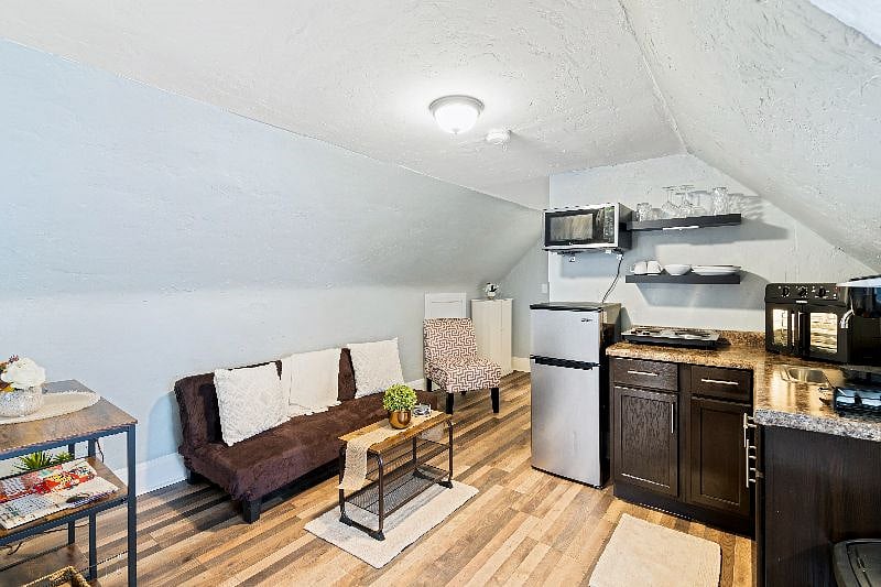 Furnished Finder property 419892_3 photo 7