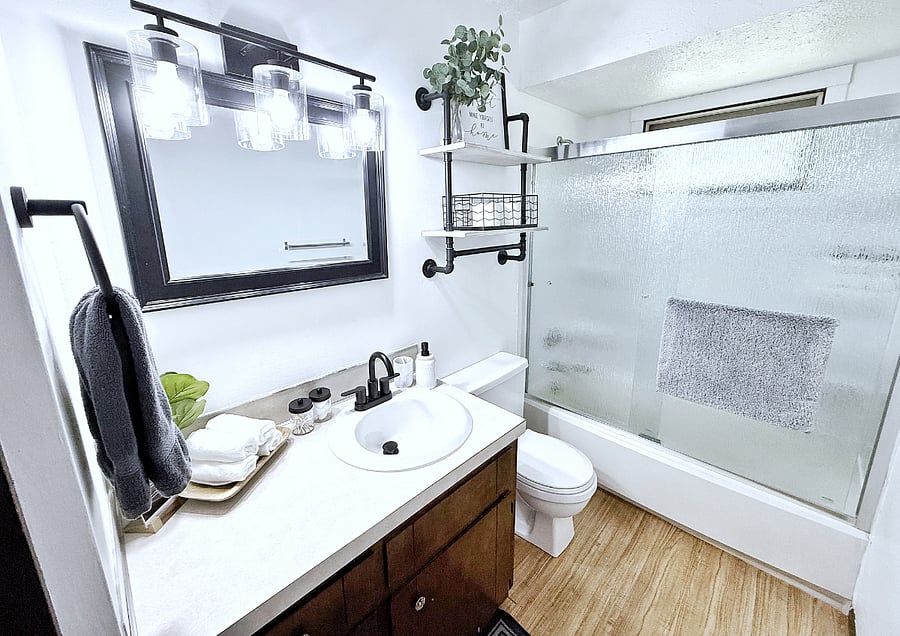 Full Bathroom featuring Shower/Tub Combo