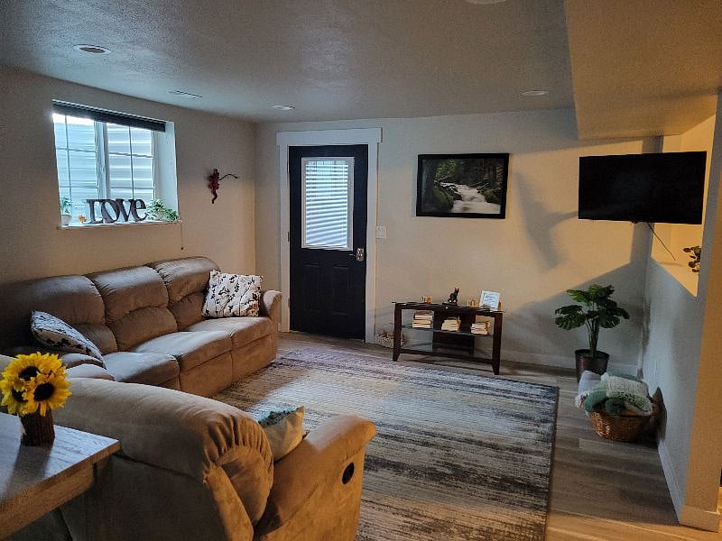 Furnished Finder property 419978_1 photo 3