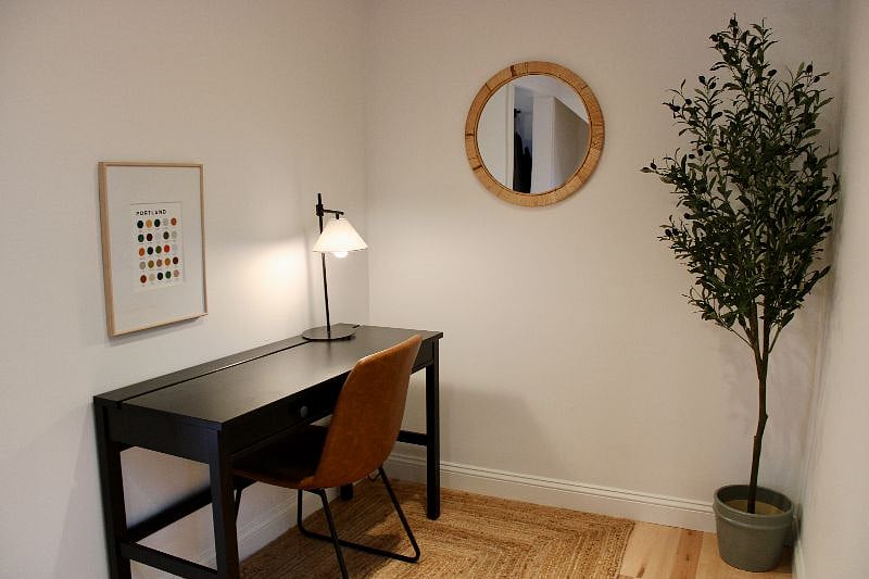 third floor: small open door office off of king bedroom