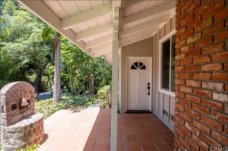 Private entrance for a quiet and independent stay.