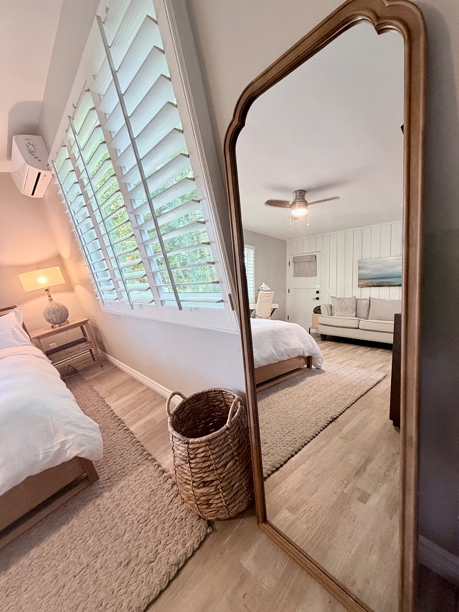 Spacious layout with natural light and a relaxing atmosphere.