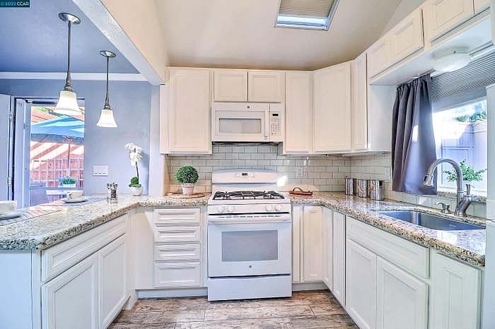 Furnished Finder property 420213_1 photo 3