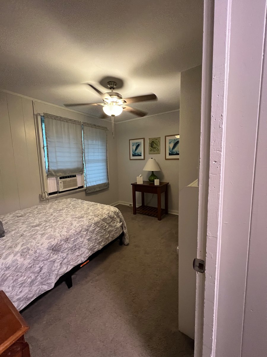 3rd bedroom, full size bed, window a/c.