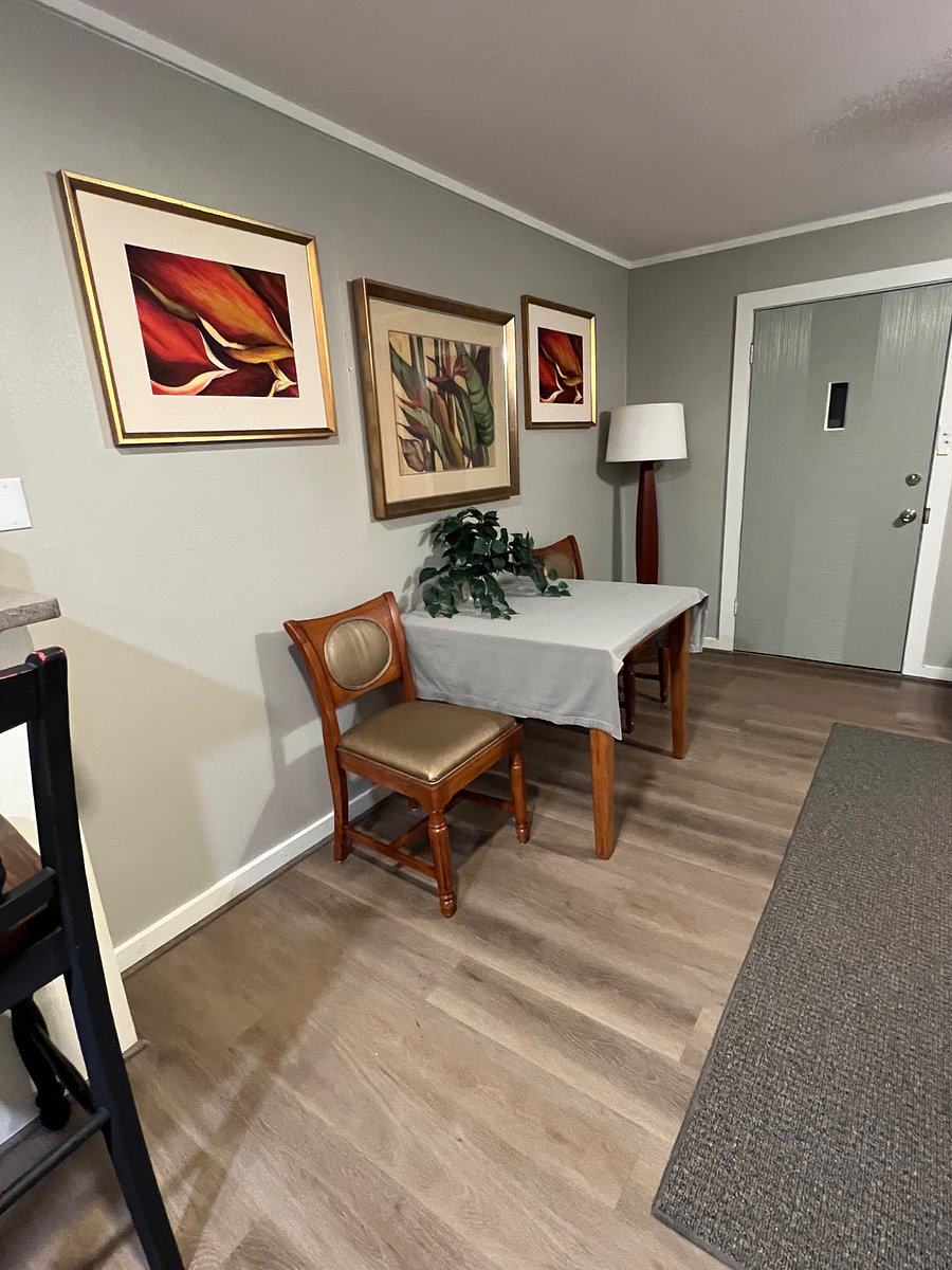 Dining room.