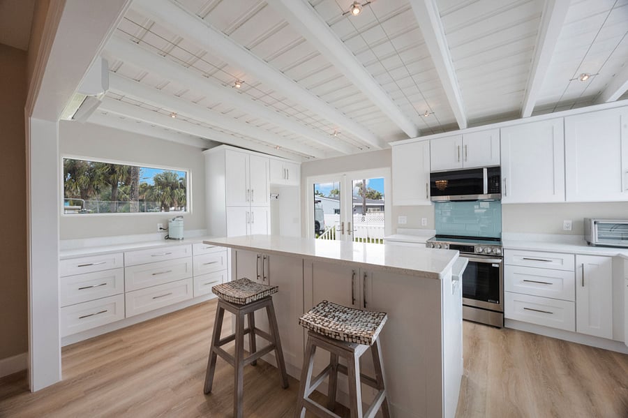 Kitchen and coffee bar