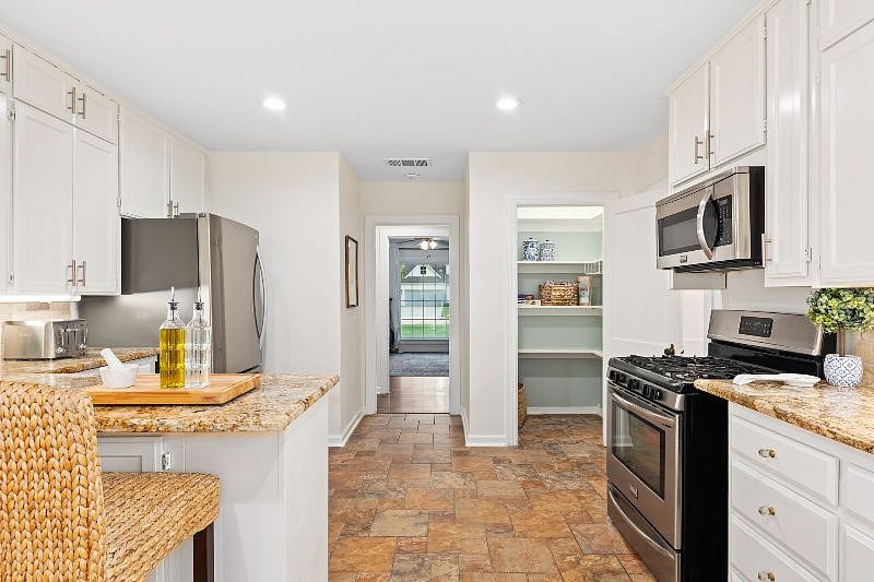Furnished Finder property 420371_1 photo 19