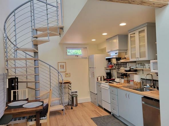 Furnished Finder property 420527_1 photo 4