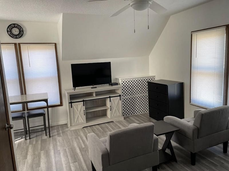 Furnished Finder property 420658_1 photo 2